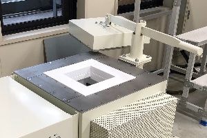 上扉旋回式